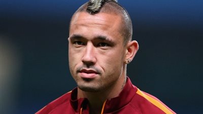 روما يجدد عقد نجمه البلجيكي حتى 2020