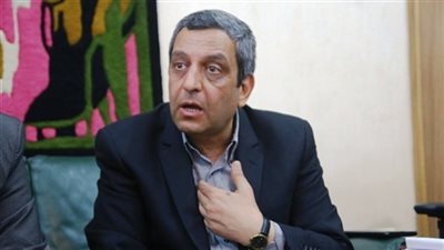 إحالة بلاغ يتهم نقيب الصحفيين بالفساد إلى النيابة العامة