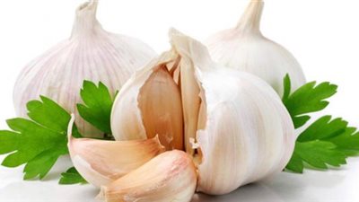 فوائد ذهبية لـ«الثوم» في علاج تساقط الشعر.. تعرف عليها