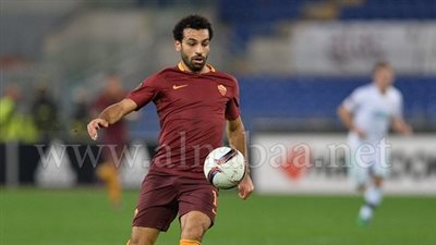 محمد صلاح يغادر معسكر المنتخب لحضور جنازة والد زوجته