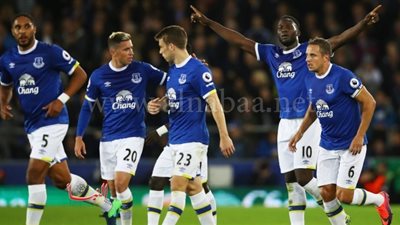 عمالقة أوروبا يتصارعون للتعاقد مع هداف 