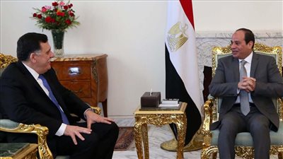 السيسي يؤكد لـ«السراج» تمسك مصر بالتوصل إلى حل سياسي لـ«الأزمة الليبية»