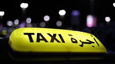 فضيحة.. فتاة تغتصب سائق تاكسي تحت تهديد السلاح!