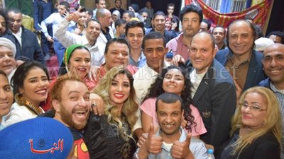 بالصور.. فريق عمل 