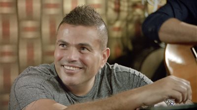 حقيقة تأجيل حفل عمرو دياب في 