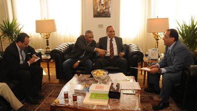 «مدبولي» يوافق على توفير أرض لمستشفى الصحفيين وإعادة فتح الباب للإسكان الاجتماعى