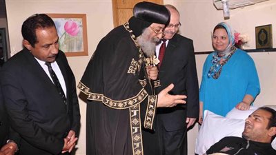 «تواضروس» يزور مصابي تفجير الكنيسة المرقسية بالإسكندرية