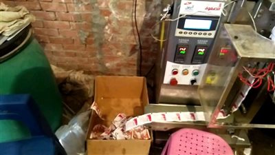 ضبط أدوية منتهية الصلاحية في مخزن صيدلية شهيرة بالإسكندرية 