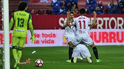 بالفيديو.. إشبيلية يهزم غرناطة ويزيد الضغط على