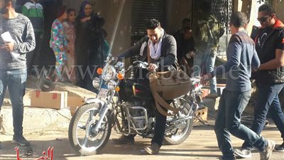 بالصور.. حمادة هلال على 