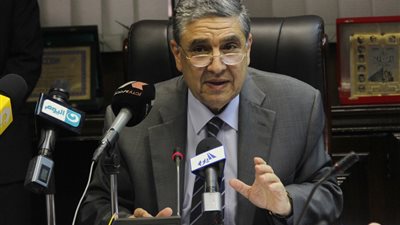22 مليار جنيه تنقذ «وزير الكهرباء» من الخروج في أول «تعديل وزاري» 
