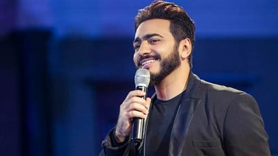 بالصور.. الجمهور المغربي يفتح النار على تامر حسني بسبب هذا التصرف