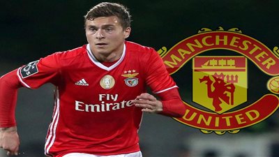 بالصورة.. ليندلوف يصل إلى مانشستر يونايتد لإجراء الفحص الطبي