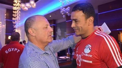 مدرب المنتخب يوضح حقيقة خناقة الحضري مع كوبر 