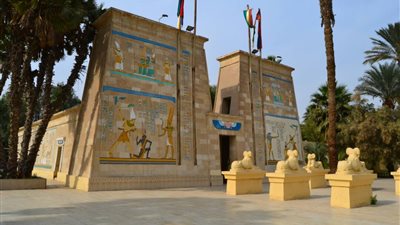 تكريم أطباء ومتطوعي مستشفى 57357 بالقرية الفرعونية 