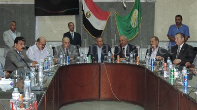 بالصور.. مدير أمن القليوبية يبحث مشكلة ارتفاع الأسعار مع أصحاب السلاسل التجارية