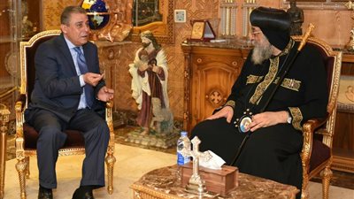 بالصور.. تواضروس يستقبل سفير مصر في إسرائيل