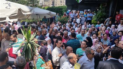 بالصور.. زحام شديد على سحب كراسات شروط حجز وحدات