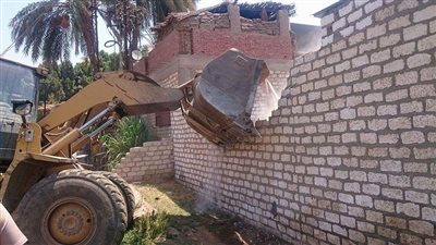 محافظ سوهاج يوجه باستمرار حملات النظافة في 