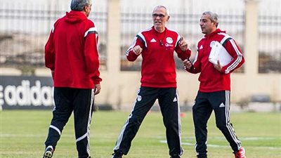 خلافات بين كوبر وناجي قبل موقعة أوغندا.. تعرف على السبب 