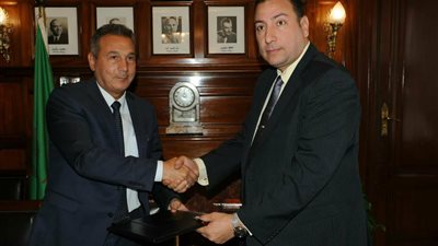 بنك مصر يوقع بروتوكول تعاون مع «الصيادلة» لدعم تجارة الأدوية