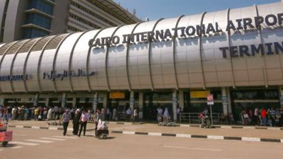 جمارك مطار القاهرة تحبط محاولة تهريب كمية من مستحضرات التجميل