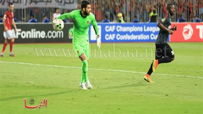 جهاز الأهلي يشرح لإكرامي طريقة تصويب لاعبي الوداد المغربي