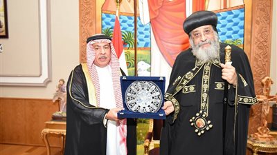 بالصور.. «تواضروس» يستقبل مستشار الديوان الملكى السعودي