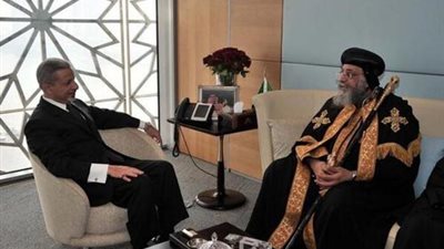 السفير السعودى يزور البابا تواضروس الثانى للاطمئنان على صحته