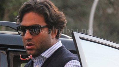 بالصورة.. «ميدو» يدعم مدرب إشبيلية المصاب بمرض خطير