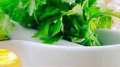 خلطة «البقدونس وجوز الهند» لعلاج الشعر الجاف