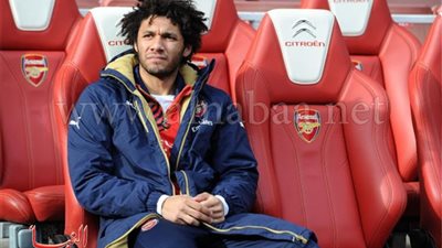 صحيفة إنجليزية: النني على مقاعد الاحتياطي في موقعة آرسنال ومان يونايتد