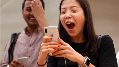 ميزة مثيرة للجدل تكشف عنها «آبل» في هاتفها الجديدة!