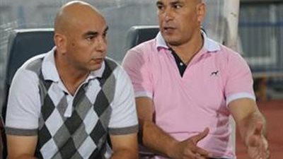 عبد الملك ورفاقه يهربون من المصري بسبب معاملة التوأم السيئة