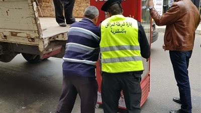 ازالة 60 حالة اشغال طريق من أمام الكنائس والشوارع الرئيسية بالمنشية ومحطة الرمل 