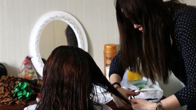 «خطة شيطانية» تساعد «مصففة الشعر» في سرقة المساكن بدار السلام