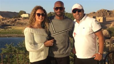 بالصورة.. «شيكابالا» مع خطيبته في أسوان بحضور عضو مجلس الزمالك