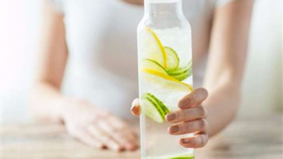 فوائد شرب الماء بالليمون على الريق