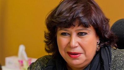 إيناس عبد الدايم.. قصة صعود أول سيدة لوزارة الثقافة