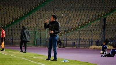 إيهاب جلال يتحول لطبيب نفسى لمعالجة مهاجم الزمالك 