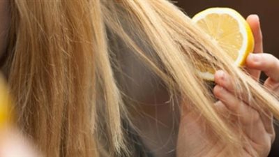 بمكونات طبيعية.. خلطة سحرية لـ«تفتيح الشعر» 