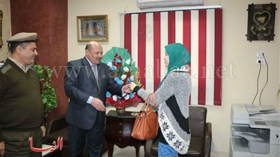 احتفالًا بأعياد الشرطة.. تسليم رخص قيادة لـ10 مواطنين بالمجان في دمياط