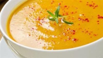 بالفيديو.. طريقة عمل شوربة العدس مع البطاطس والجزر 