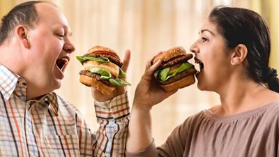 قبل النوم مباشرة.. لا تأكل هذا الطعام أبدًا!