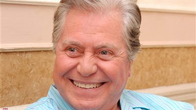 حسين فهمي يُفاجئ الجميع بقرار 