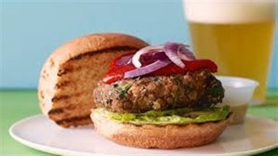 بالفيديو.. طريقة عمل «برجر العدس» في المنزل