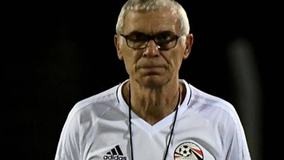 كوبر يفاضل بين ثنائي خطير لدفاعات المنتخب الوطني أمام اليونان