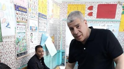 بالصورة.. شوبير يدلي بصوته في انتخابات الرئاسة 