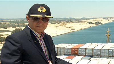 الفريق «مميش» يكرم الأمهات المثاليات العاملات بـ«هيئة قناة السويس»