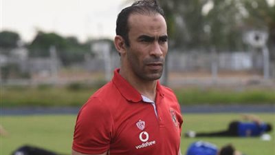 ثلاثي نجوم الأهلي يطالبون الإدارة بمساواتهم بـ 